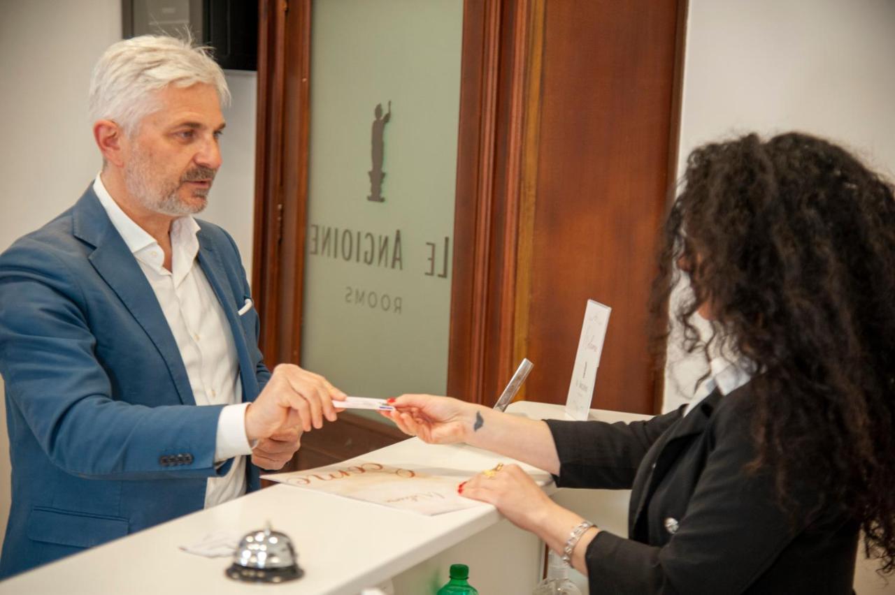 Le Angioine Rooms Napoli Eksteriør billede