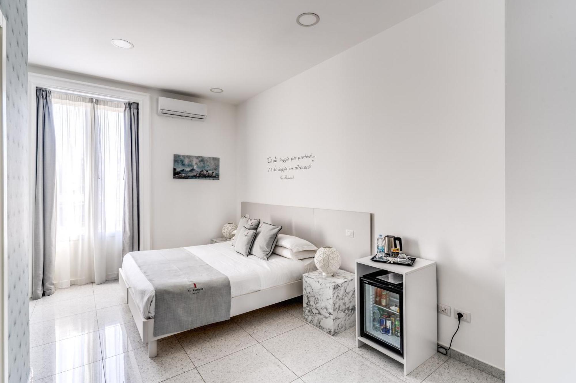 Le Angioine Rooms Napoli Eksteriør billede